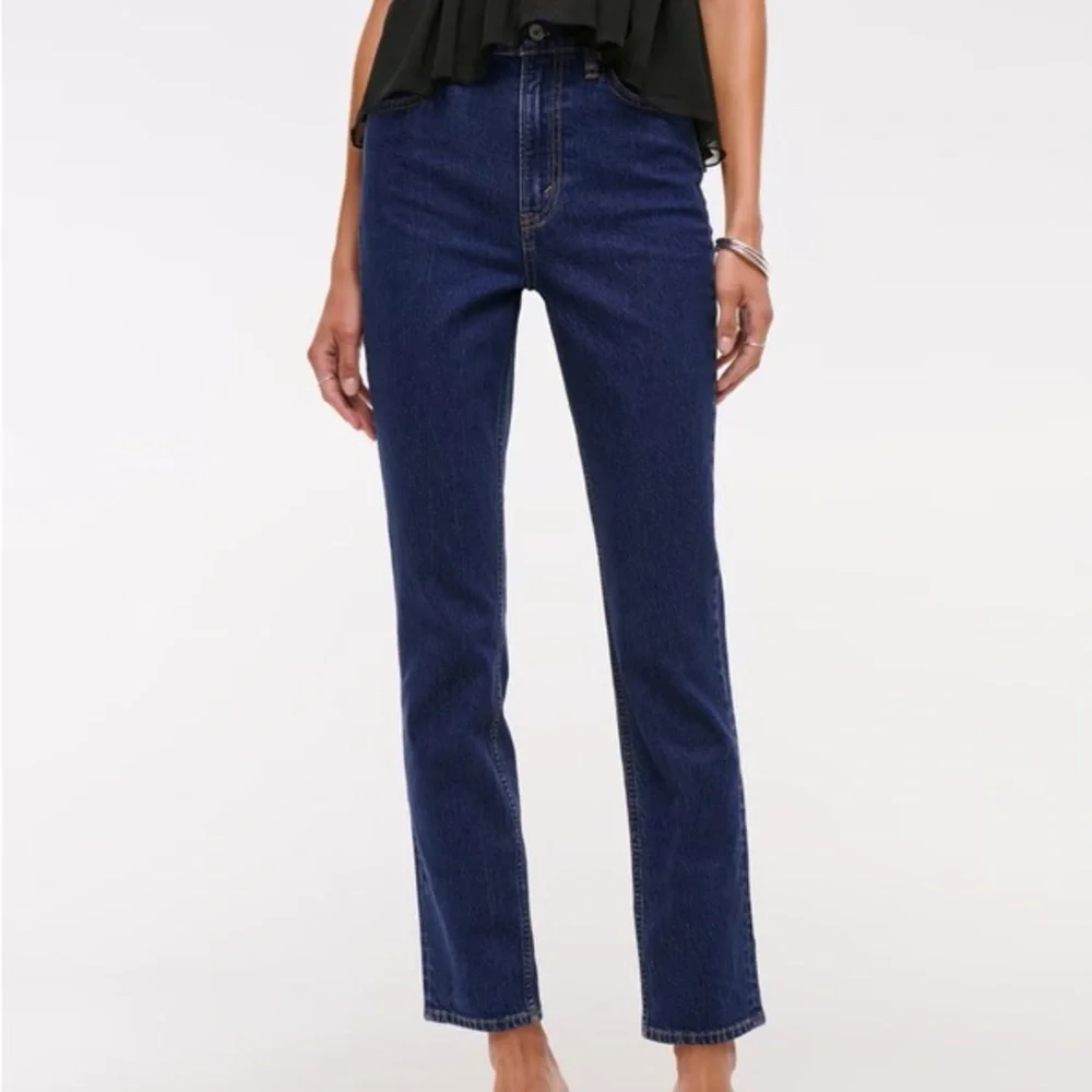 Abercrombie & Fitch Ultra High Rise Ankle Straight Jean, size 25 short - Picture 2 of 9
